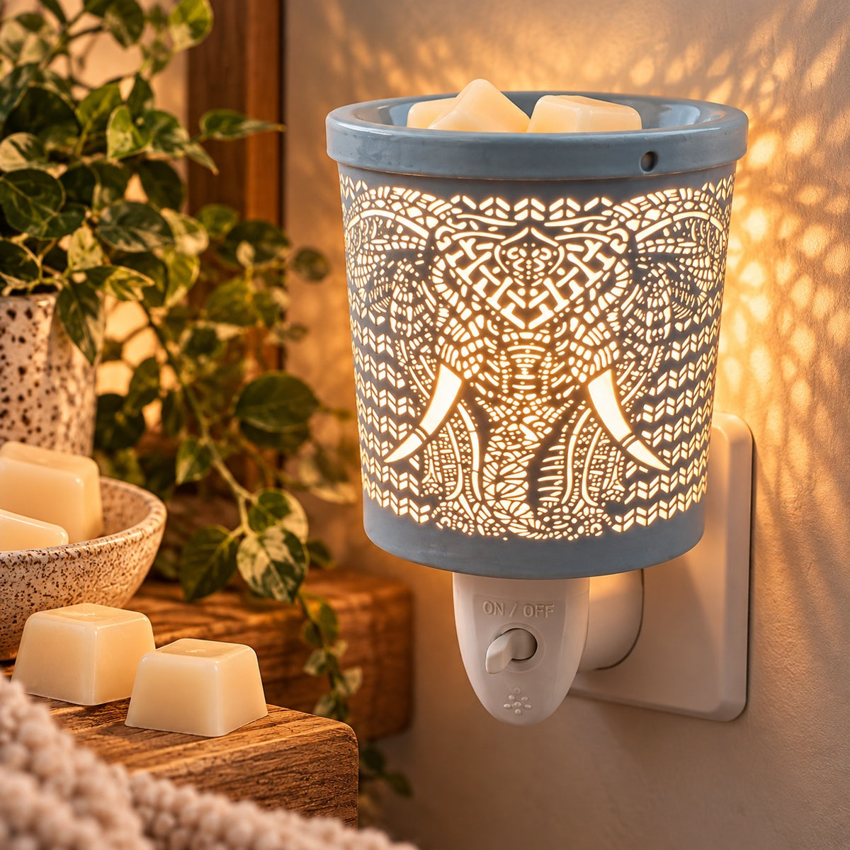 Elephant Pluggable Warmer | White